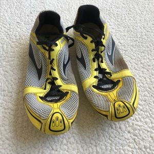 Brooks track Mid distance racing spikes, Men 10.5, Women 12
